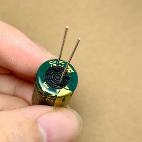 4 cái tụ điện hóa 1000uF 35V xanh lá 13x21mm tần số cao