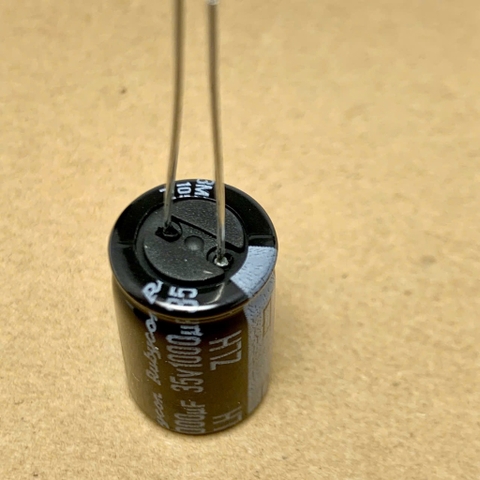 2 cái tụ điện hóa 1000uF 35V 1000uF 35ZLH1000MEFC12.5X20 chính hãng Rubycon
