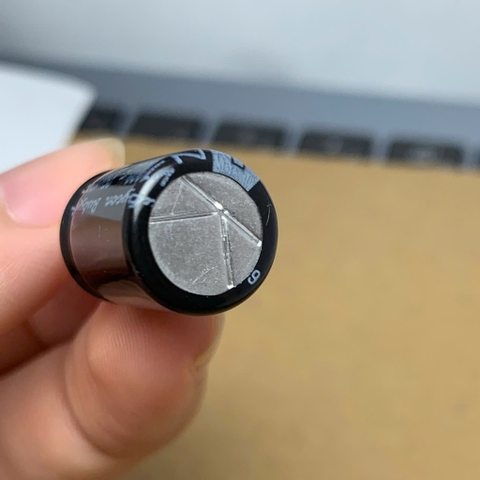 2 cái tụ điện hóa 1000uF 35V 1000uF 35ZLH1000MEFC12.5X20 chính hãng Rubycon