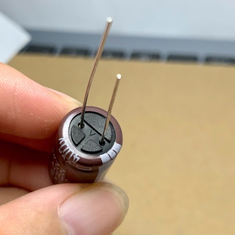 2 cái tụ điện hóa 22uF 400V 400V22uF 400V 22uF KXG hãng NNC kích thước 12.5x20mm