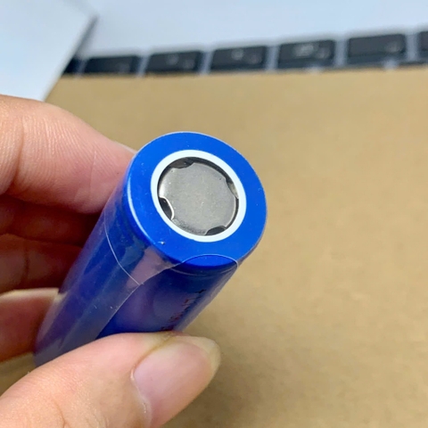 PIN lithium 18650 đầu phẳng 3.7V 4.2V 2400mAh chính hãng