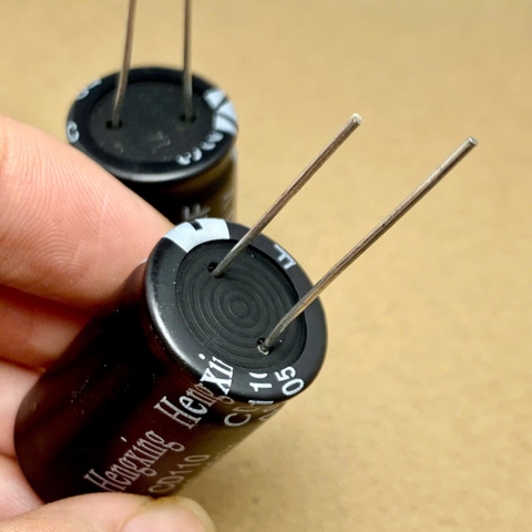 4 cái tụ điện hóa 330uF 250V 330UF250V ±20% 18x30mm chính hãng Hengxing