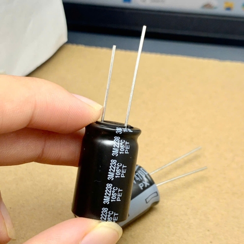 2 cái tụ điện hóa 25V4700uF 25V 4700uF hãng RUBYCON PX 16x25mm