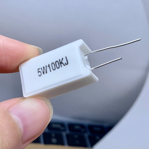 4 cái điện trở sứ 5W 100Kohm 100KR 104 kiểu chân dọc