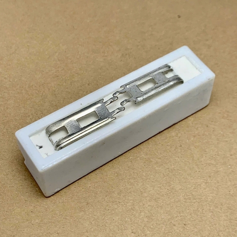 Điện trở sứ 30W 220ohm 220R kích thước 15x20x76mm