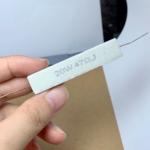 5 sản phẩm điện trở sứ 20W 47R 47ohm 470 kiểu chân ngang