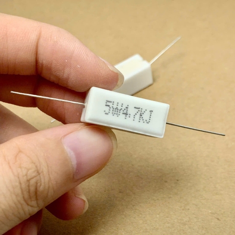 5 cái điện trở sứ 5W 4.7Kohm 4.7KR 4KR7 chân ngang 22x10x10mm