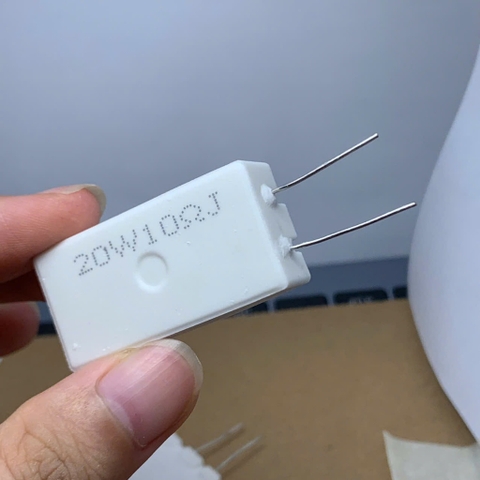 2 cái điện trở sứ 20W 10ohm 10R 100 20W10R kiểu dọc 10x20x40mm