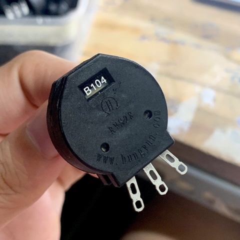 2 cái biến trở chiết áp volume máy hàn RVS28 B104 100KR 100Kohm 3 chân đơn