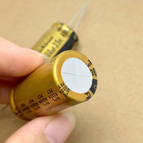 Tụ điện hóa 4700uF 35V 4700uF 35V4700uF FW hãng NICHICON kích thước 18x35mm