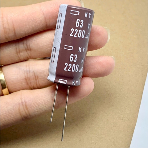 2 cái tụ điện hóa 2200uF 63V 2200uF 63V2200uF KY hãng NCC kích thước 18x40mm