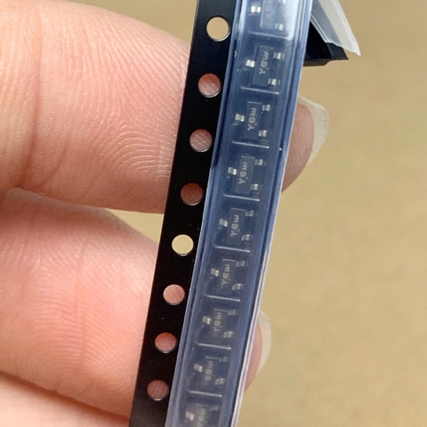 10 cái BZX84C18 SOT23 BZX84-C18 DIODE ZENER Y6 18V SOT-23