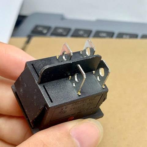 2 cái công tắc máy hàn KCD4 16A 250VAC 4 chân 2 chế độ kích thước 31x25mm có đèn báo