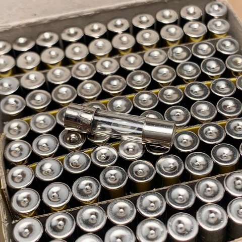 10 cái cầu chì ống thủy tinh 250V 10A kích thước 5x20mm