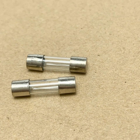 10 cái cầu chì ống thủy tinh 250V 10A kích thước 5x20mm