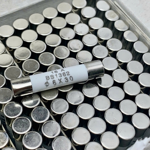 10 cái cầu chì ống thủy tinh 250V 16A kích thước 6x30mm