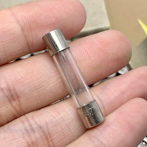 10 cái cầu chì ống thủy tinh 250V 20A kích thước 6x30mm