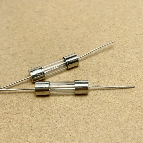 10 sản phẩm cầu chì ống thủy tinh 250V 15A chân cắm 5x20mm