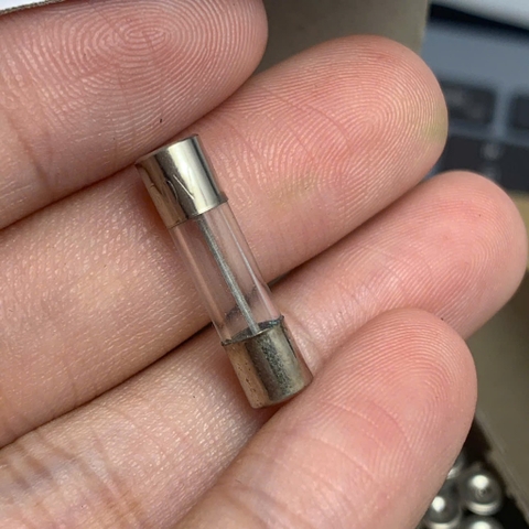 10 cái cầu chì ống thủy tinh 250V 20A kích thước 5x20mm