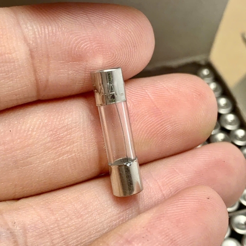 10 cái cầu chì ống thủy tinh 250V 4A kích thước 5x20mm