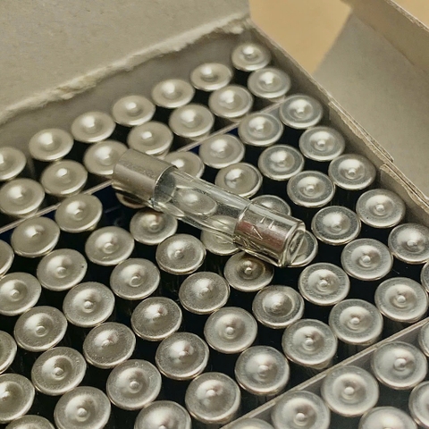 10 cái cầu chì ống thủy tinh 250V 4A kích thước 5x20mm