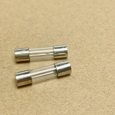 10 cái cầu chì ống thủy tinh 250V 1.5A kích thước 5x20mm