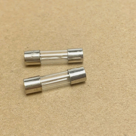 10 cái cầu chì ống thủy tinh 250V 1A kích thước 5x20mm