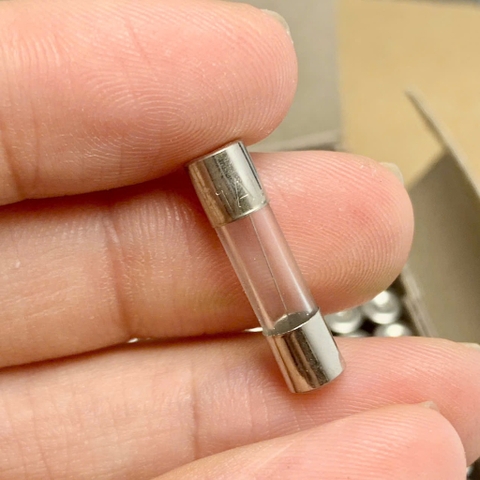 10 cái cầu chì ống thủy tinh 250V 2A kích thước 5x20mm