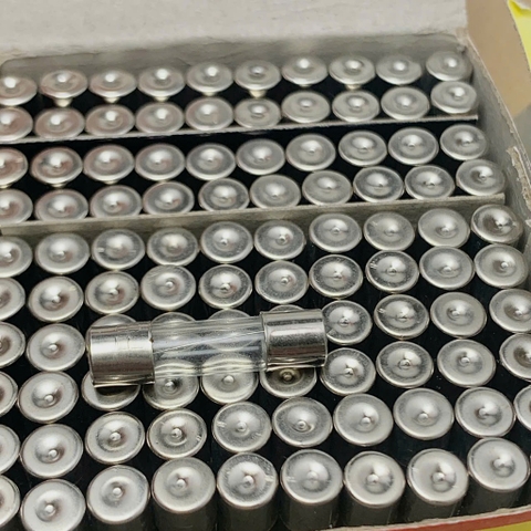 10 cái cầu chì ống thủy tinh 250V 6A kích thước 5x20mm