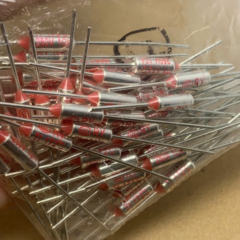 10 cái cầu chì nhiệt RY TF172°C RY172  250V 10A 172 độ