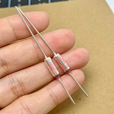 10 cái cầu chì nhiệt RY TF185°C RY185  250V 10A 185 độ