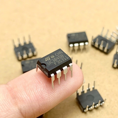 4 cái 3845B UC3845B DIP-8 chính hãng
