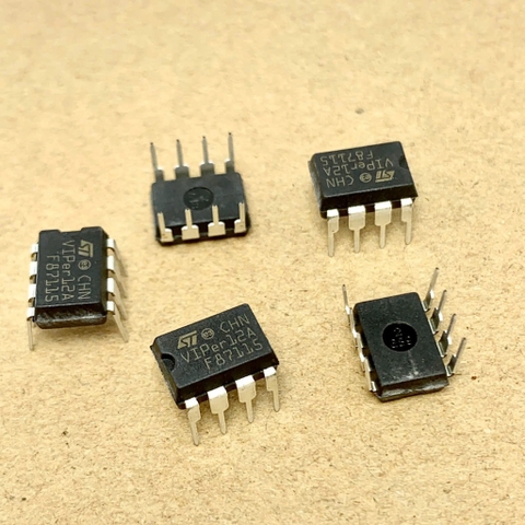 IC điều chỉnh điện áp chuyển mạch VIPer12A DIP-8 chính hãng