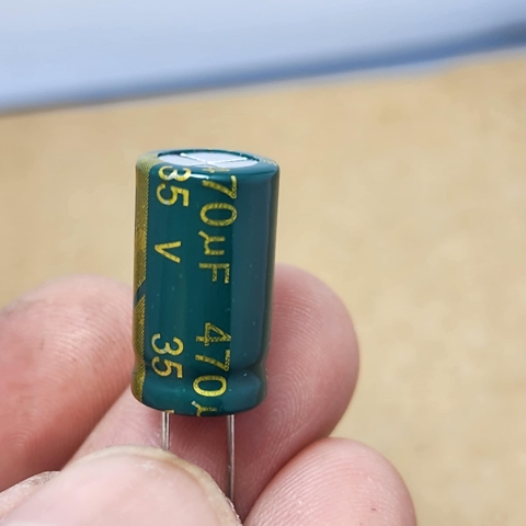 10 cái tụ điện hóa 470uF 35V 470uF35V 10x17MM xanh lá