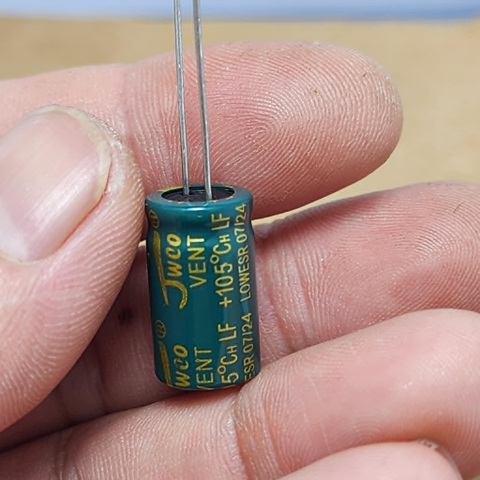 10 cái tụ điện hóa 470uF 35V 470uF35V 10x17MM xanh lá