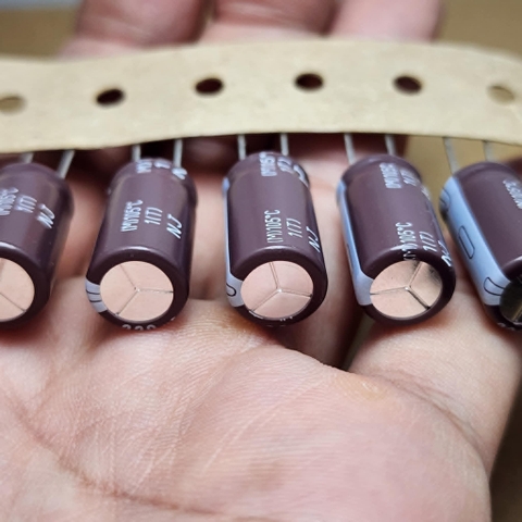 4 cái tụ điện hóa 220uF 63V 220uF63V 10x20mm KY hãng NICHICON