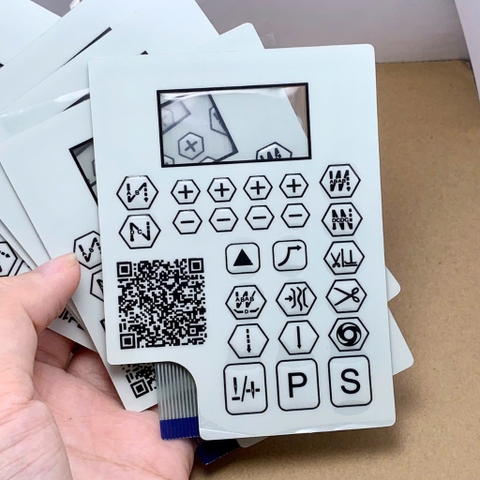 Miếng dán bàn phím màn hình máy may 1 kim QIXING bo đỏ W11