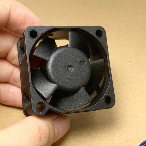 Quạt tản nhiệt EFB0424HHD 0.12A DC24V 3 dây 40x40x20mm