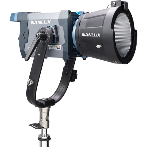 Đèn LED chính hãng Nanlux – Evoke 150C RGB 150W