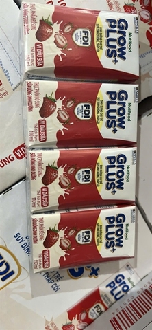 Lốc 4 hộp 110ml pha sẵn Nutifood Grow Plus+ vị dâu (1Y+) - 4T - Thùng 6