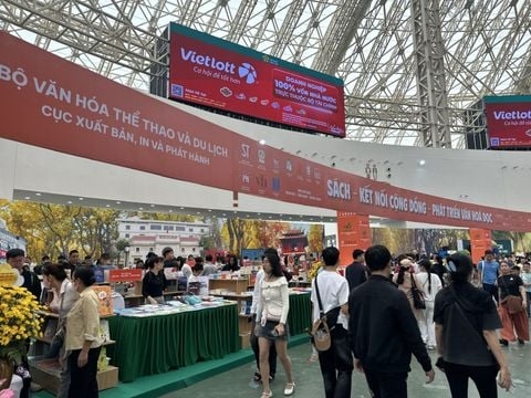Lan tỏa tinh thần đọc sách tại Hội chợ Mùa Thu 2025