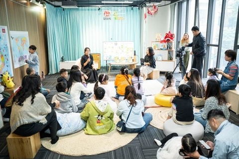 Trẻ em háo hức Tô màu di sản: Lắng nghe bảo vật kể chuyện cùng Góc đọc Cuối tuần