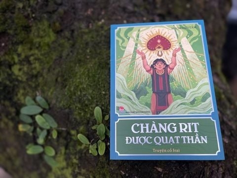 Thầy giáo vùng sâu ra mắt tập truyện cổ Jrai “Chàng Rit được quạt thần”