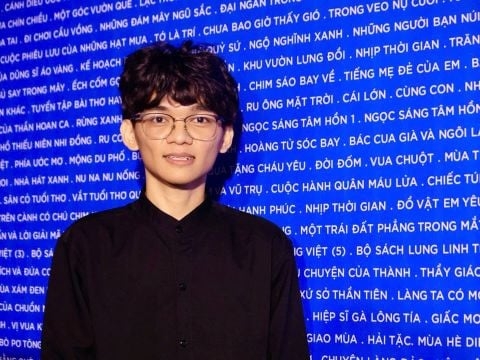 Cây bút trẻ thành tâm điểm làng văn