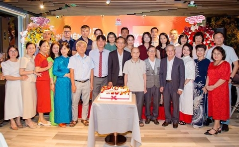 KỈ NIỆM 25 NĂM NGÀY THÀNH LẬP CHI NHÁNH NHÀ XUẤT BẢN KIM ĐỒNG TẠI MIỀN TRUNG