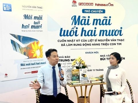 Trò chuyện về ấn phẩm “Mãi mãi tuổi hai mươi”