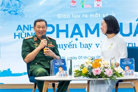 Cùng Anh hùng Phạm Tuân “bay” vào vũ trụ