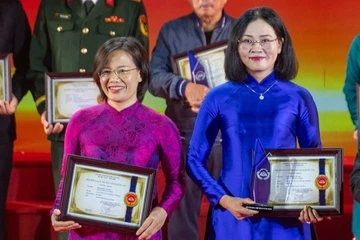 ‘Khéo khôn với tiền’ nhận cú đúp Giải thưởng Sách Quốc gia