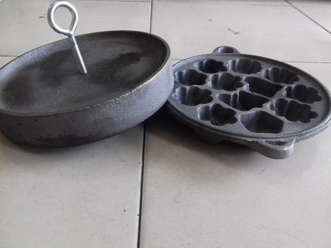 Khuôn bông lan gang đen, bánh thuẫn gang