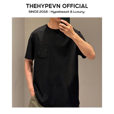 ÁO THUN LOEWE PATCH POCKET ANAGRAM (BLACK)